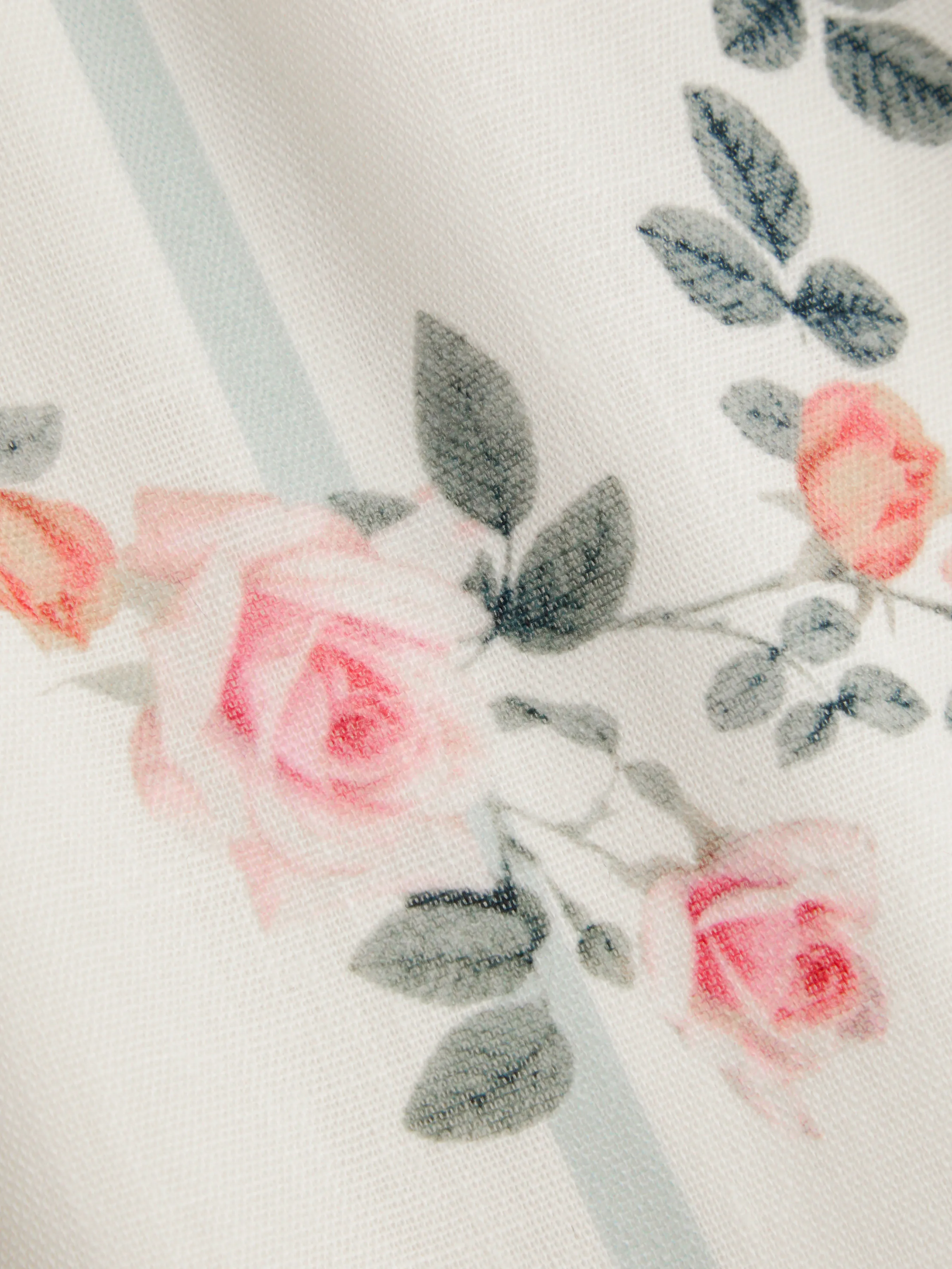 1. Robe mi-longue à encolure carrée et fleurs froncées