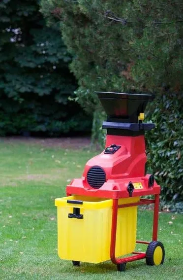 Broyeur de végétaux BVL28 Ø45 mm 2,8 kW OUTILS WOLF