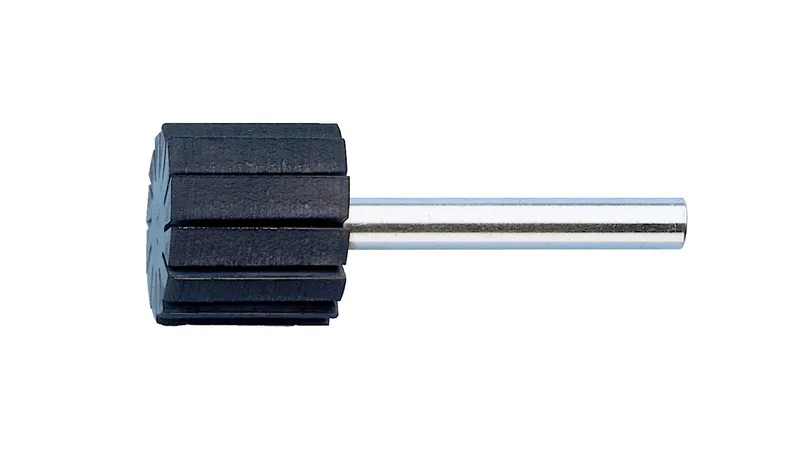 Renfort en caoutchouc pour courroie abrasive