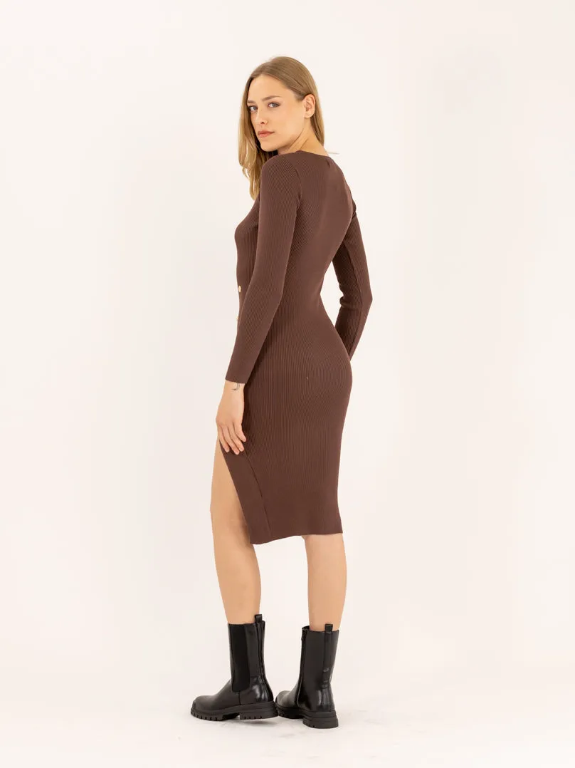 Robe en maille avec boutons dorés